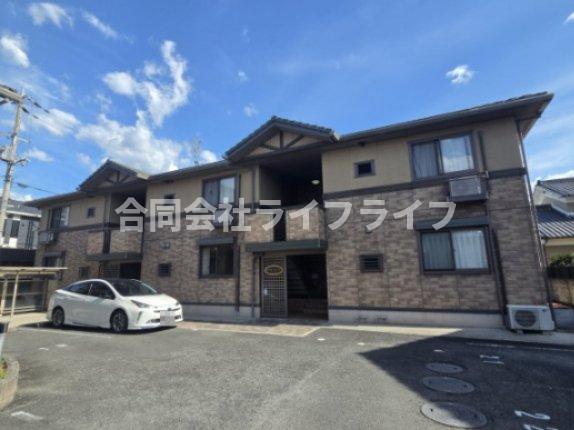 ロイヤルヴィレッジC棟の外観