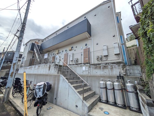 横浜市西区西戸部町２丁目の賃貸アパート