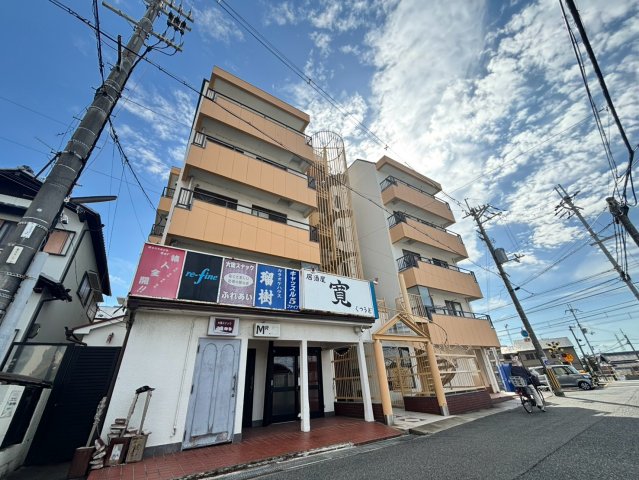 小松里マンションの外観