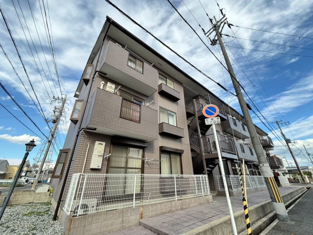 ロイヤルウイングB棟の外観