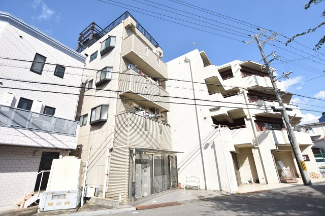 中本マンションの外観