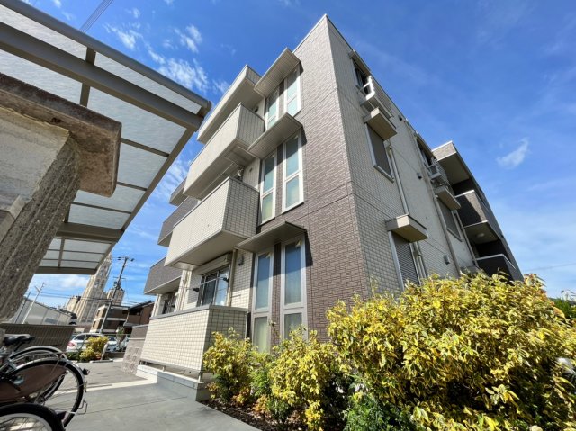 ファミーユ深井