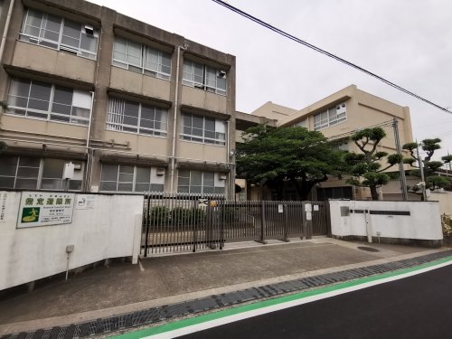 【小学校】堺市立登美丘東小学校まで303m 【小学校】堺市立登美丘東小学校まで303m