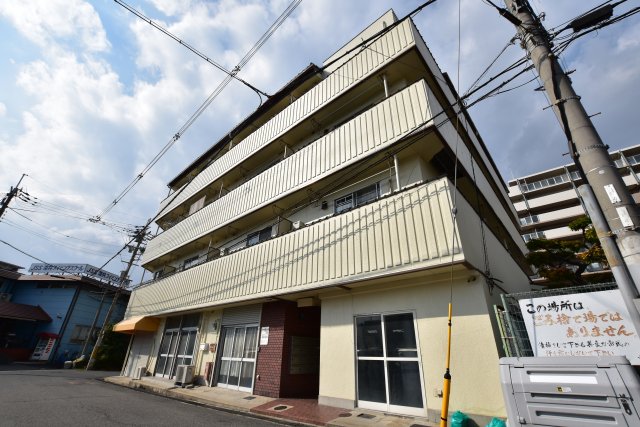 センチュリーハウス仲政の外観