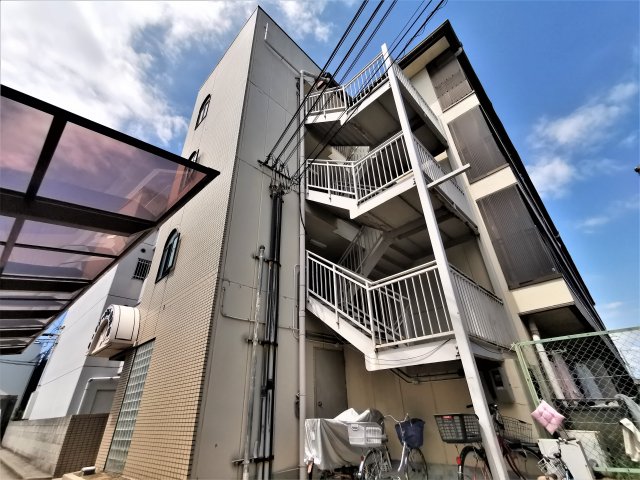 ロータリービルド南花田の外観