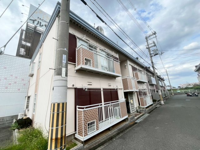 ファミール林B棟の外観