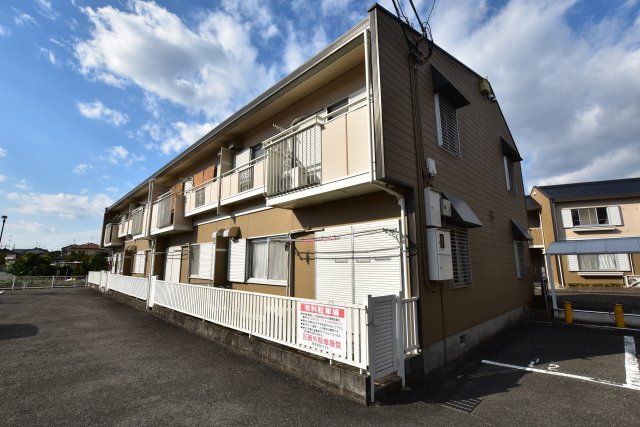 ドミール島泉B棟の外観