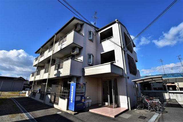 クリスタルマンションの外観