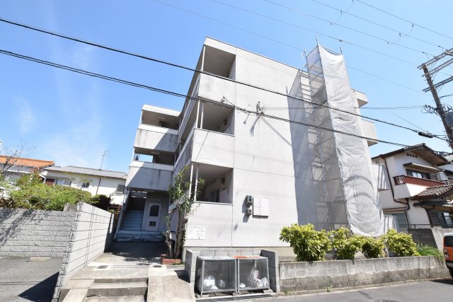 マンション平岡の外観