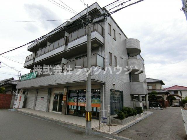 四條畷市岡山１丁目の賃貸アパートの外観