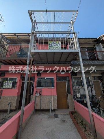 田井西町テラスハウス　左から2番目