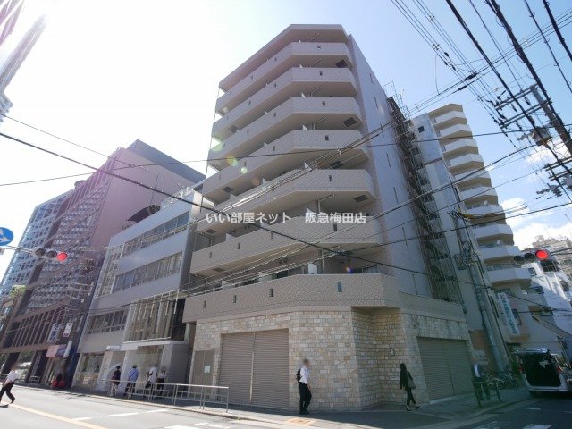 トゥールロワイエ北梅田の外観