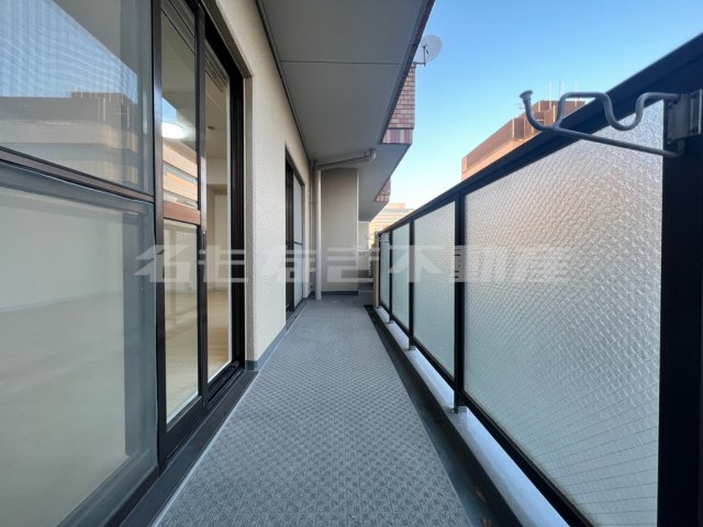 バルコニーからの眺めを楽しみながら食事をしませんか バルコニーからの眺めを楽しみながら食事をしませんか