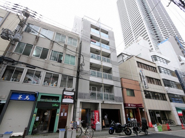 ピノ四ツ橋の外観