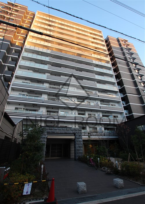 プレサンスロジェ難波GRAND WESTの外観