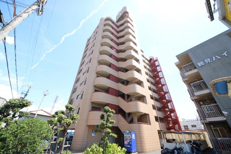 鶴見緑地ハイツ弐番館の外観
