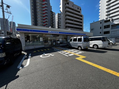 【コンビニエンスストア】ローソン 港区弁天五丁目店まで242ｍ