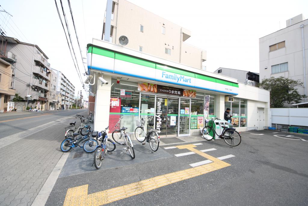 【コンビニエンスストア】ファミリーマート 内代町二丁目店まで392ｍ