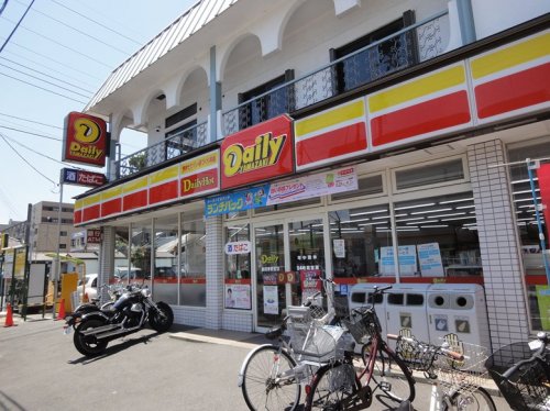 【コンビニエンスストア】デイリーヤマザキ梅田堂山店まで184ｍ
