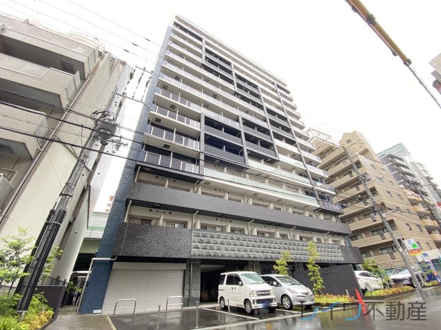 プレサンス堺筋本町センティスの外観
