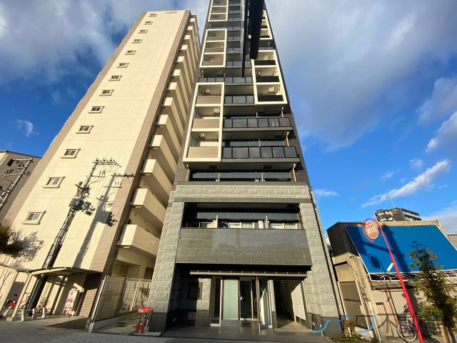 プレサンス難波フィールドの外観