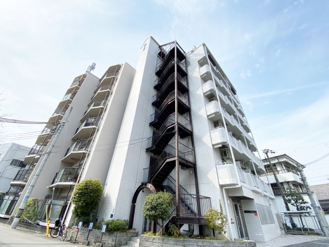 シャトー辰巳の外観