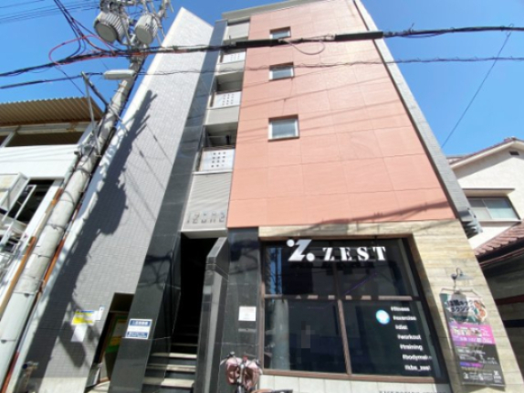 I-ZONEの外観