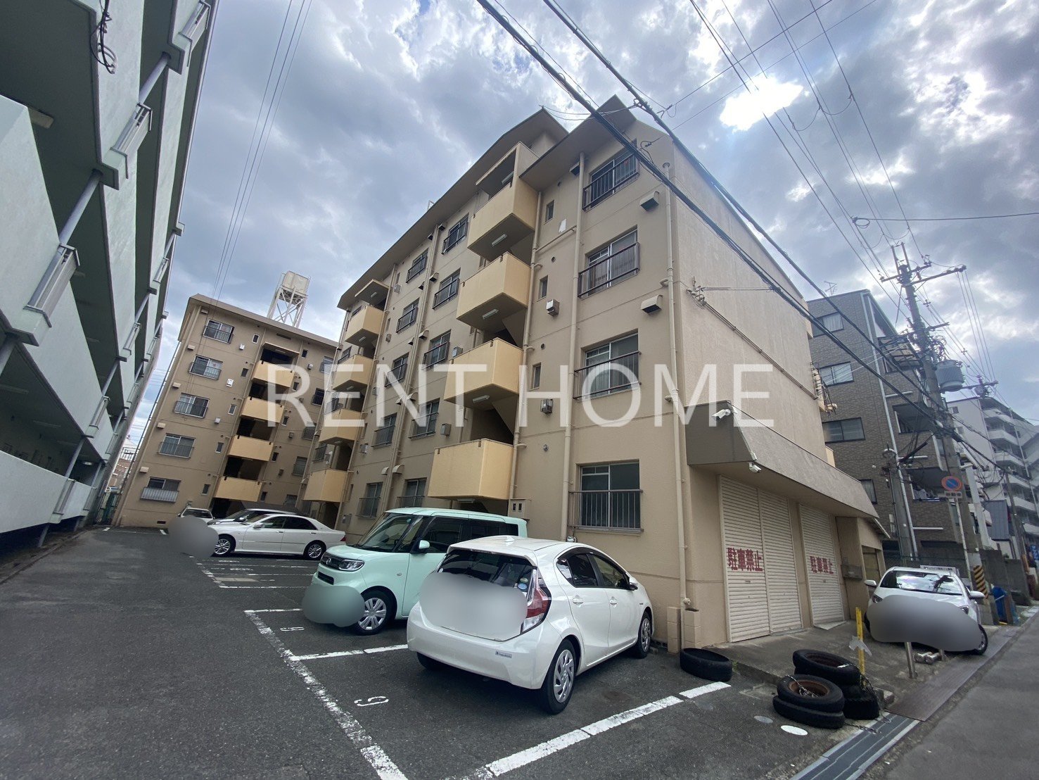 岡サンハイツ2号棟の外観