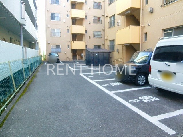 岡サンハイツ2号棟の外観