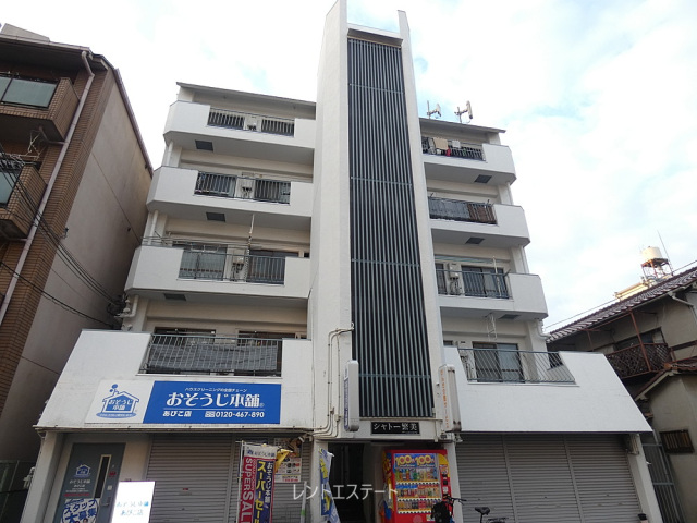 シャトー繁美の外観