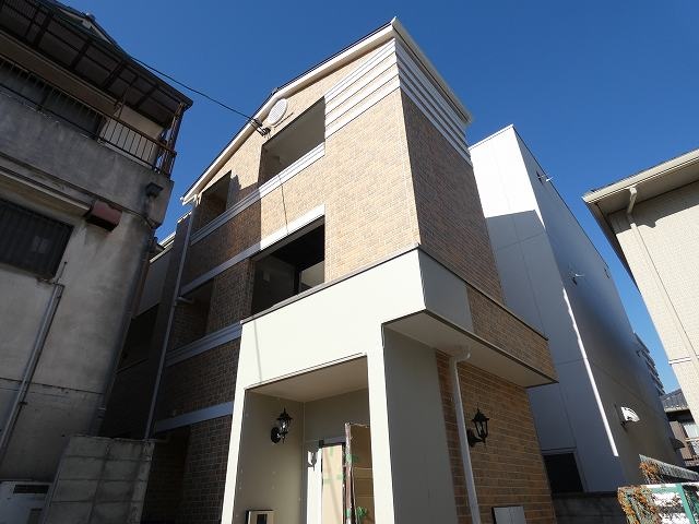 ロイヤルレジデンス万代東の外観