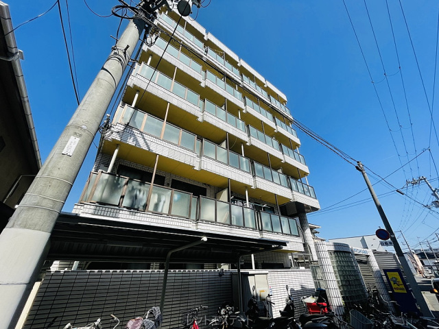 クリスタル長居の外観