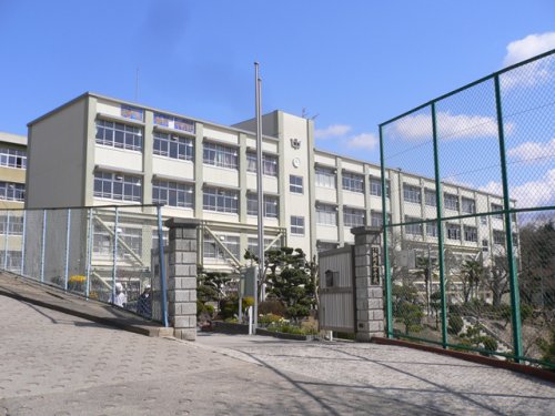 【中学校】 神戸市立伊川谷中学校まで1960ｍ