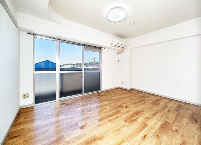6帖洋室。照明、エアコン付です。