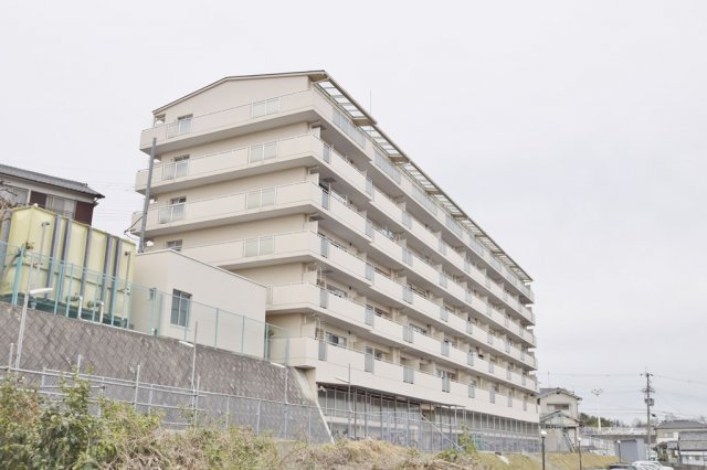 グランパス富田林の外観