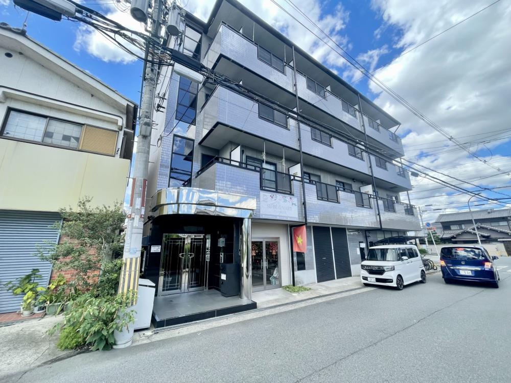 エイト富田林の外観