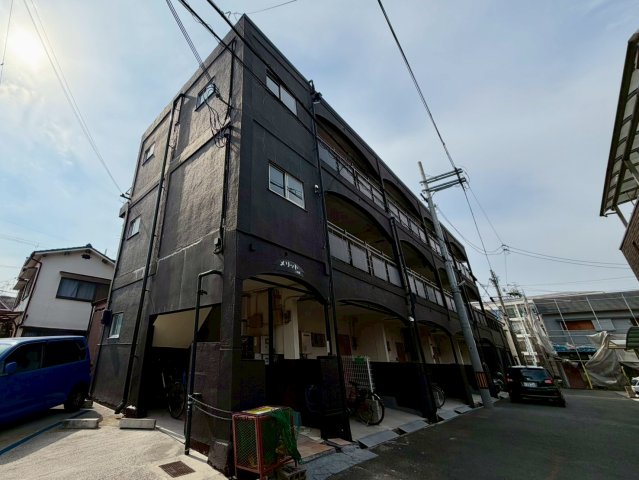 メリット1号館の外観
