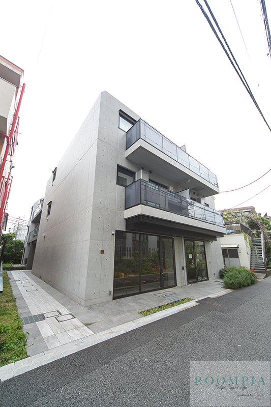 アヴニール三軒茶屋の外観