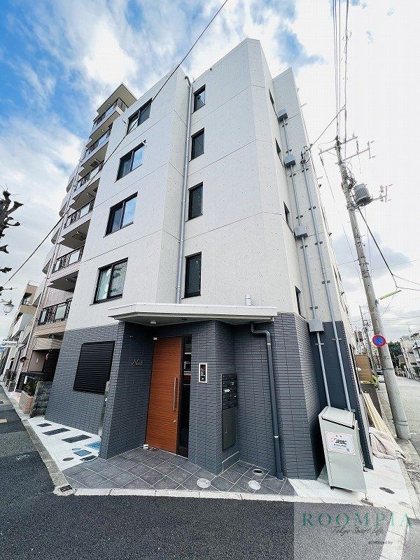 SAKURA AXIS 用賀 の外観