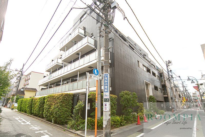 Ｊ．リヴェール学芸大学の外観