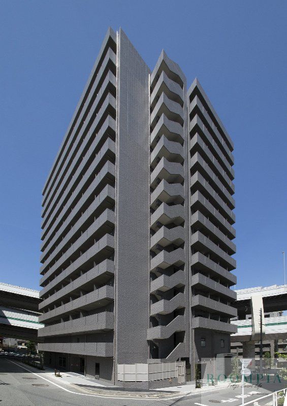 ルーブル板橋区役所前の外観