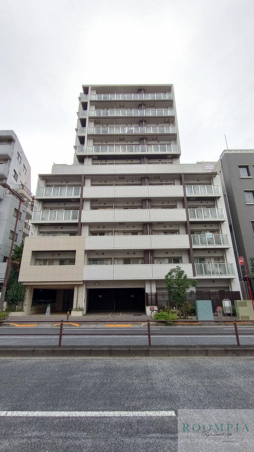 新宿区余丁町の賃貸マンションの外観