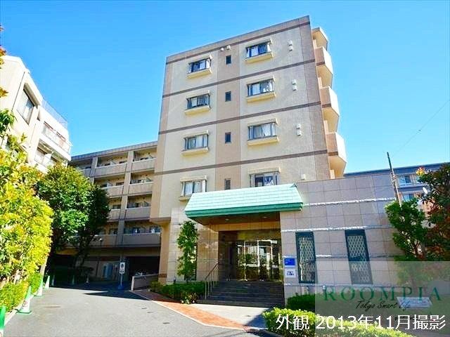 グランハイツ東新宿の外観