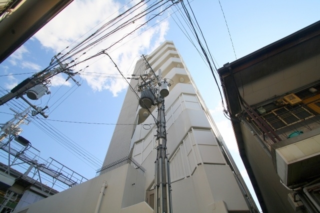 ディ・アリビオ・センバヤシの外観