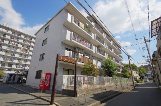 リベラルパレス城東B棟の外観