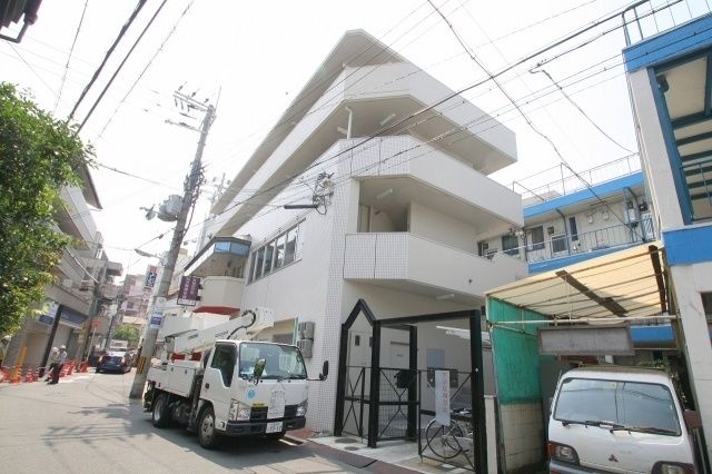 杉本ビルの外観
