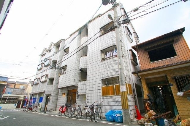 ホワイトハイツの外観