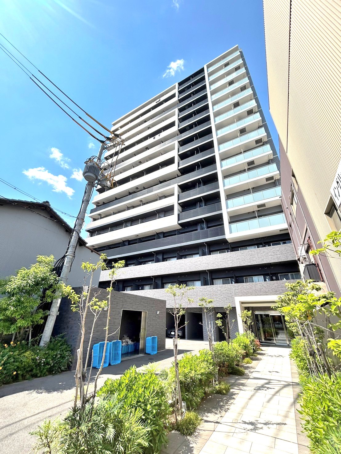 アドバンス大阪バレンシアの外観