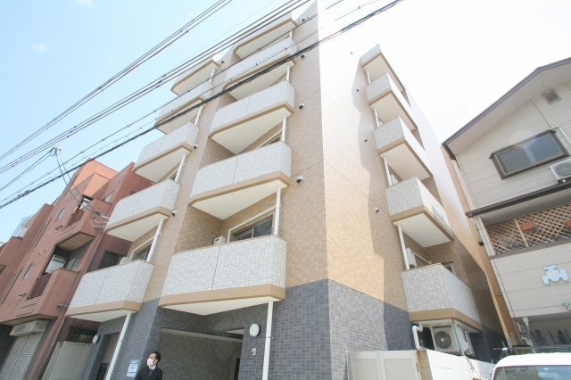 ロイヤルハイツ今市の外観