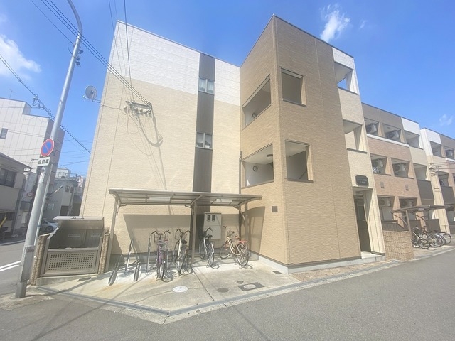 フジパレス城東諏訪VI番館の外観